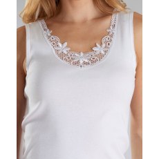 NO SLEEVE CAMI TOP WITH EMBROIDERED MOTIF