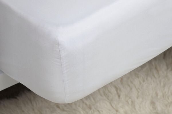 Belledorm Easycare Poly/Cotton Extra Deep Fitted Sheet