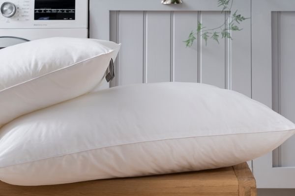 The Fine Bedding Company Spundown Pillow
